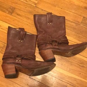 Square tow Frye boots